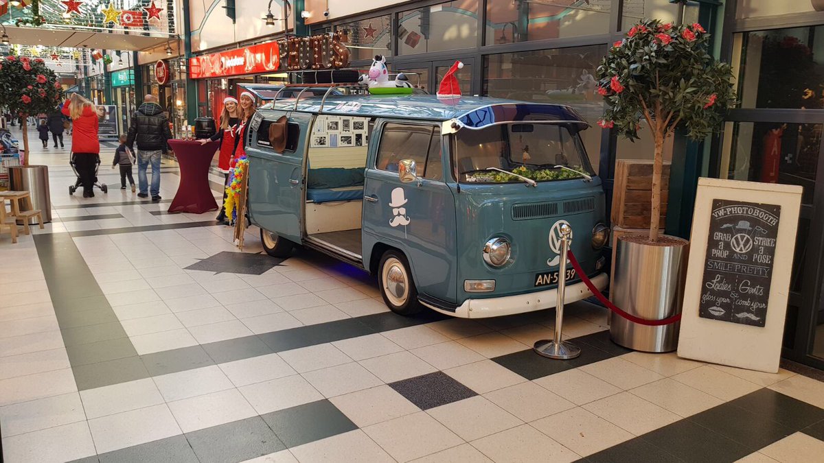 PromoExtended's tweet photo. De laatste dag van HET Volkswagen kerst busje is aangebroken. Kom lekker op de foto en geniet van heerlijk warme chocolademelk en/of gluwijn terwijl je een kerstkaart aan het schrijven bent. Dus ben je in Den Helder? Kom gezellig langs. https://t.co/uj2oytVnEL