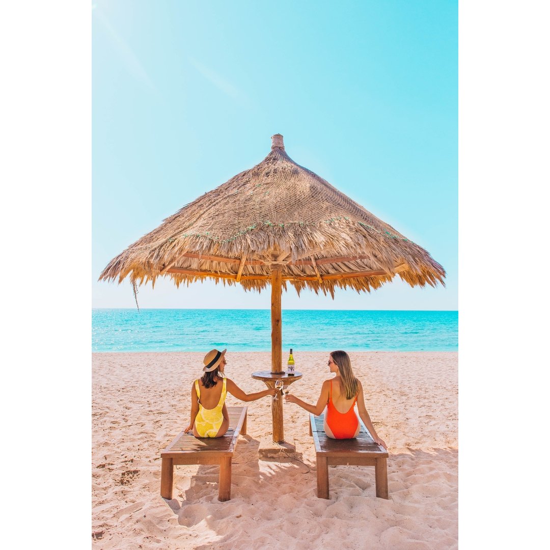 Sauvignon Blanc is a tropical holiday MUST-HAVE. 🌴 #theseeker #seekadventure #sauvignonblanc