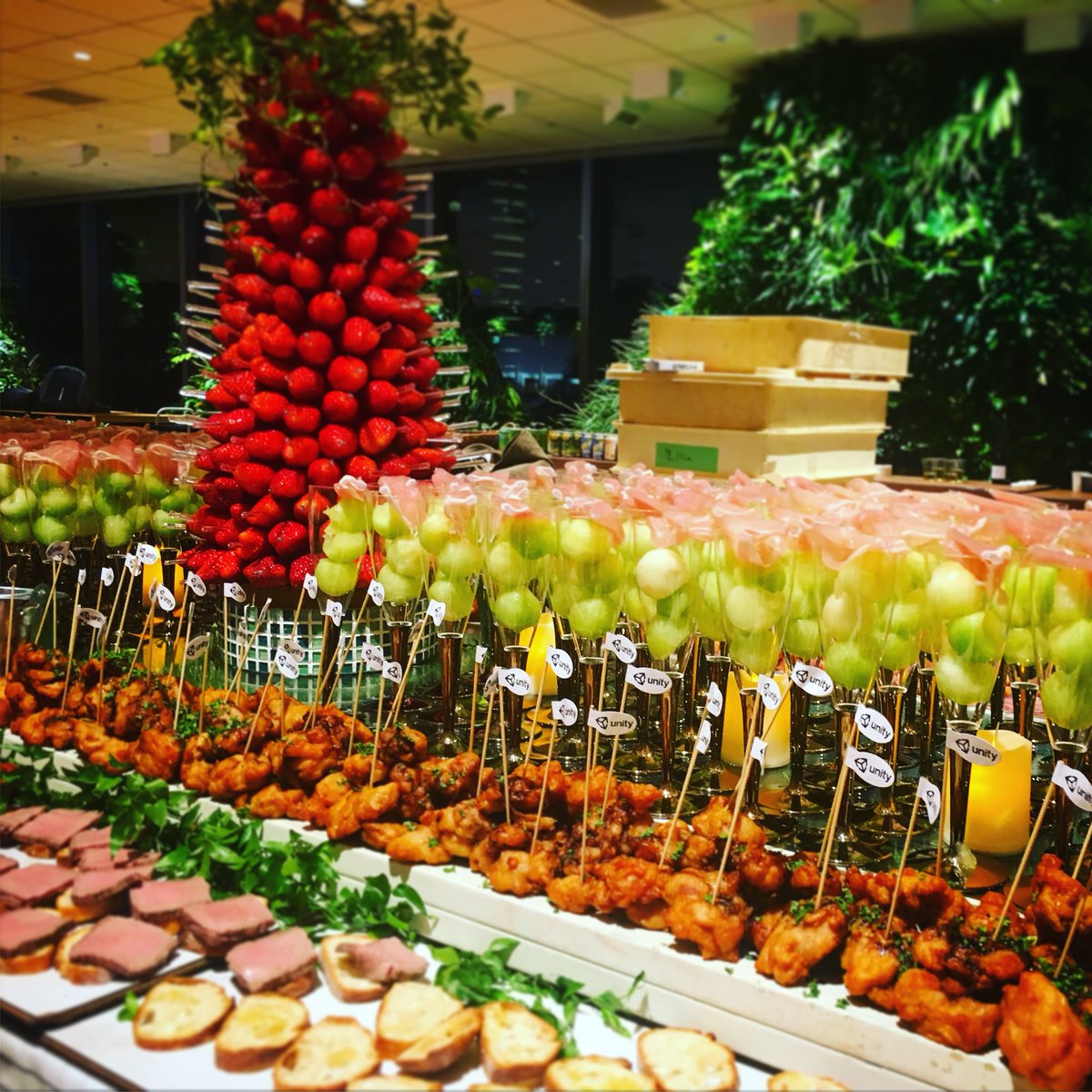 unity_japan's tweet image. ごはんもだんだん準備が整ってきました！美味しそう…  #Unity忘年会