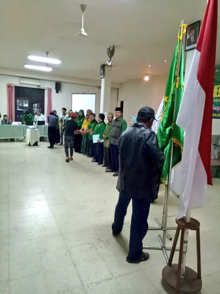 KaderPKBJatim's tweet photo. Prosesi Bai'at Peserta Pendidikan Kader Pertama @PkbMalang semoga melahirkan kader yg militan utk memenangkan PKB di Pemilu 2019 @DPP_PKB @dpwpkbjatim @cakimiNOW @halimiskandarnu https://t.co/d7BiDNlclK