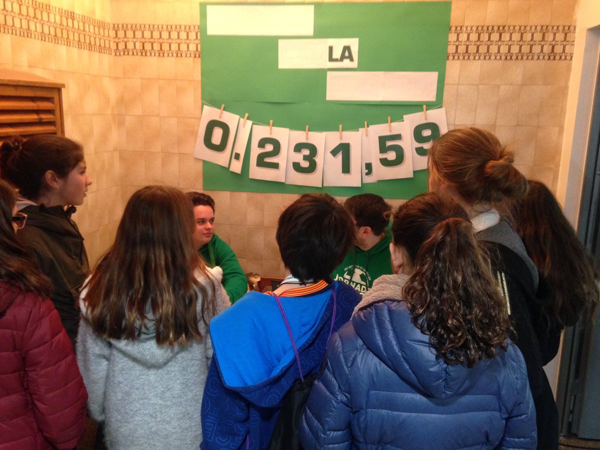 FutbolSolidari's tweet photo. Primera actualització del marcador!!! Junts equipem l'aula d'estudi de l'Escola Pia de Thiaroye! #ThiaroyeApren #JFS2017 @escolapiamataro @ecolespies @escolapiacat @FESeducacio @esplaisMCECC @esplai_erol https://t.co/Q93hwqLF0V