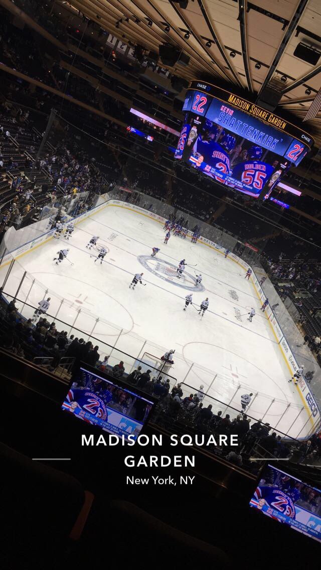 frankielee1987's tweet photo. What a atmosphere. 🗽🏒              #nhl #NewYorkRangers vs #LAKings  #won3-2 https://t.co/XgXbkTUYGp