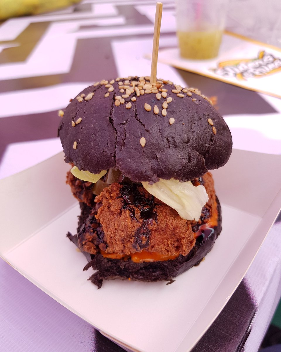 purabinaha's tweet photo. Check this #BlackCrispyFire out at @TheLilFlea. This is available at the #slidersandfries stall.
#mumbaifoodblogger #Mumbai #flea #fleamarket #blackfood #blackburger #mumbaikar #mumbaifoodie #bombay #bandra https://t.co/u2OrDWPOT0