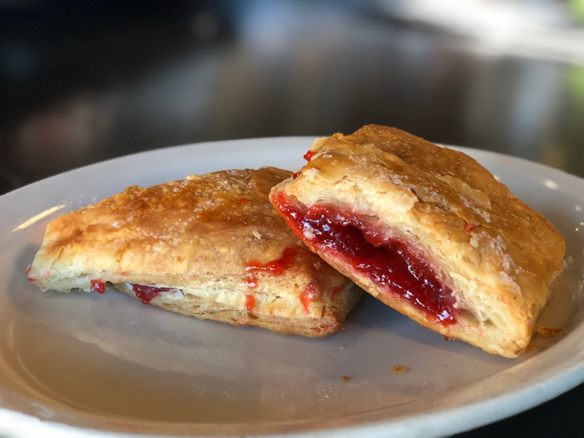 Our delicious guava and guava and cheese pastries ready to take home!!!! 👅😋 Come and try one with a cafe con leche ☕️❤️ #CaribbeanGrillCoconutCreek #GuavaPastry #CubanRestaurant