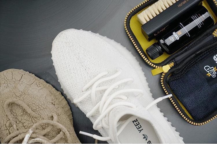 crepprotect_sa's tweet photo. Stay stain free this Saturday.
#crepprotect #crepcure #sneakers #sneakerheads #sneakercare https://t.co/VTDZLuqnrL