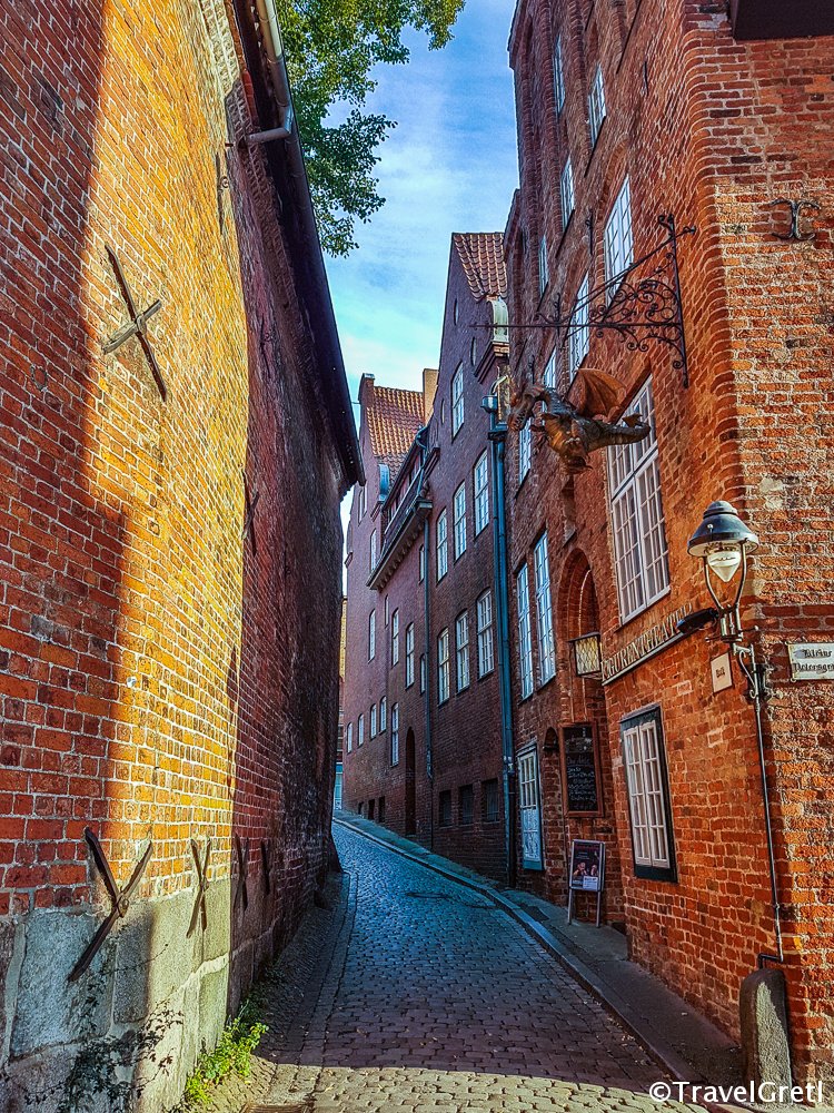 germanytravelNL's tweet photo. Even samen met @TravelGretl ronddwalen in het mooie, middeleeuwse Lübeck: https://t.co/WgslkOLdcO #youtube #video #DuitslandDichtbij #visitlübeck https://t.co/VkMAnkqVJZ