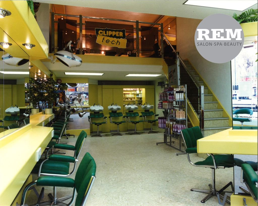 remuksalons's tweet photo. Check This Salon Kitted Out In REM Back In the 80s! #retro #hairstyle #goodhair #salon #history #100years #heritage #quality #design #productdesign #furniture #stylingchair #style #interior #christmascountdown #christmas #creative #inspiration #love #glamour #ukmanufacturing https://t.co/87pK7xmq6n