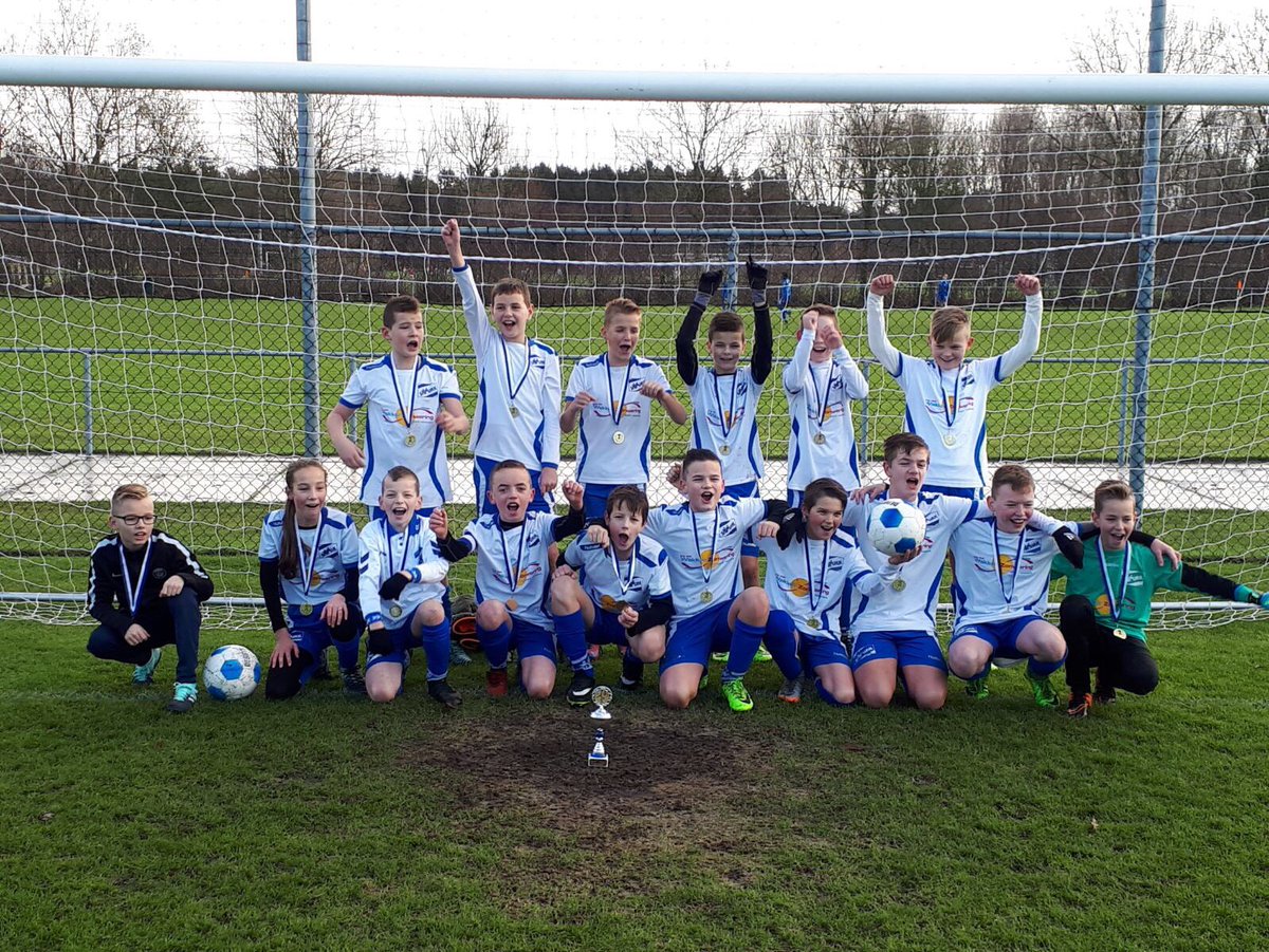 Urk Jo13-4 vandaag kampioen. Jongens en staf gefeliciteerd namens SVU!🎉