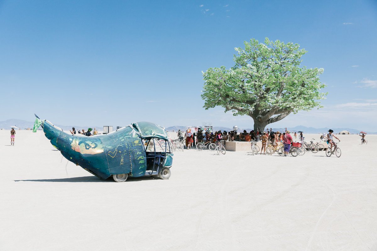 bl0ckStan's tweet image. Beautiful Pictures from the 2017 Burning Man
French photographer  Matthieu Vautrin  went to the 2017 Burning Man. He came back with a beautiful picture series that plunges us in the craziest festival on Earth. Between installations and people who becom fubiz.net/en/2017/10/03/…