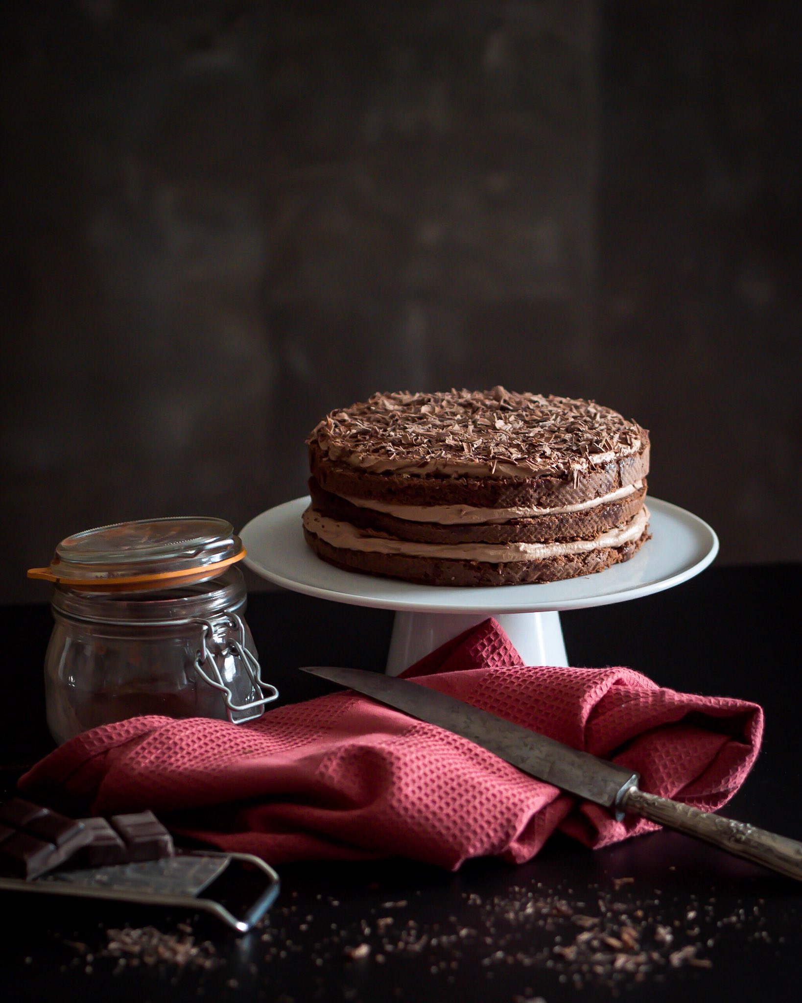 えもじょわ クリスマスケーキに何を作るかもう決めましたか 次の動画はシンプルなレシピの チョコレート ケーキ 唯一のデコレーションは上から削り散らかしたチョコレート 周りにチョコレートクリームが綺麗に塗れなくてもこれなら簡単 T Co