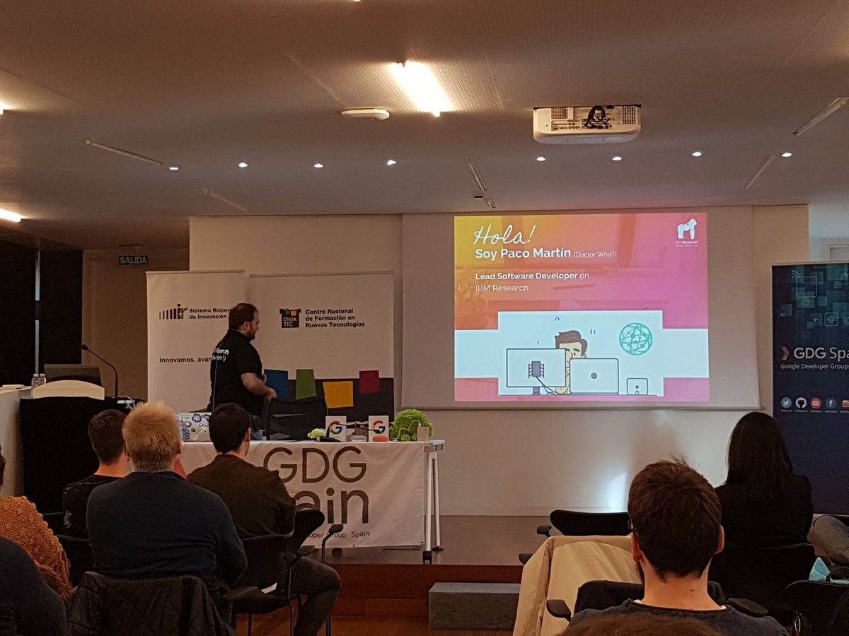 jynus's tweet photo. Paco @pacomartinfdez en #DevFest17 #devfest17GDGLaRioja @GDGLaRioja talking about quantum computing https://t.co/w3L6XvYV6G