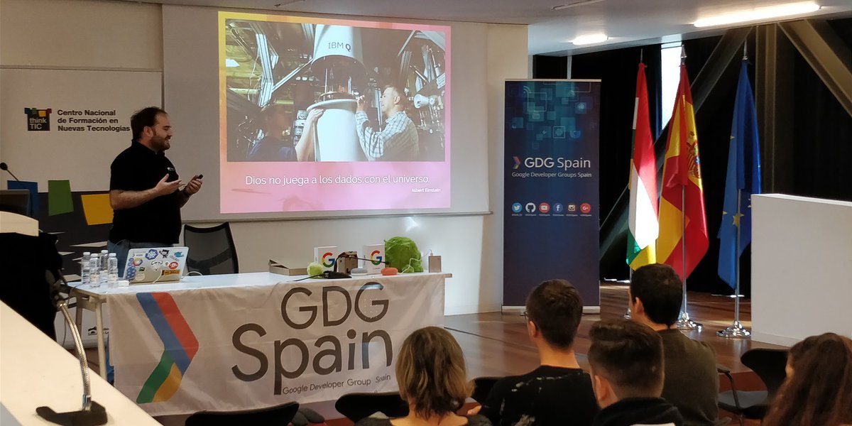 andreuibanez's tweet photo. Paco Martín de @IBMResearch nos presenta los increíbles pero ciertos avances en los chips cuánticos y la física cuántica de IBM en el #devfest17 #devfest17GDGLaRioja #Tenerife https://t.co/TEM3AiJMsb