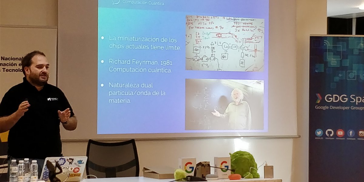 andreuibanez's tweet photo. Paco Martín de @IBMResearch nos presenta los increíbles pero ciertos avances en los chips cuánticos y la física cuántica de IBM en el #devfest17 #devfest17GDGLaRioja #Tenerife https://t.co/TEM3AiJMsb