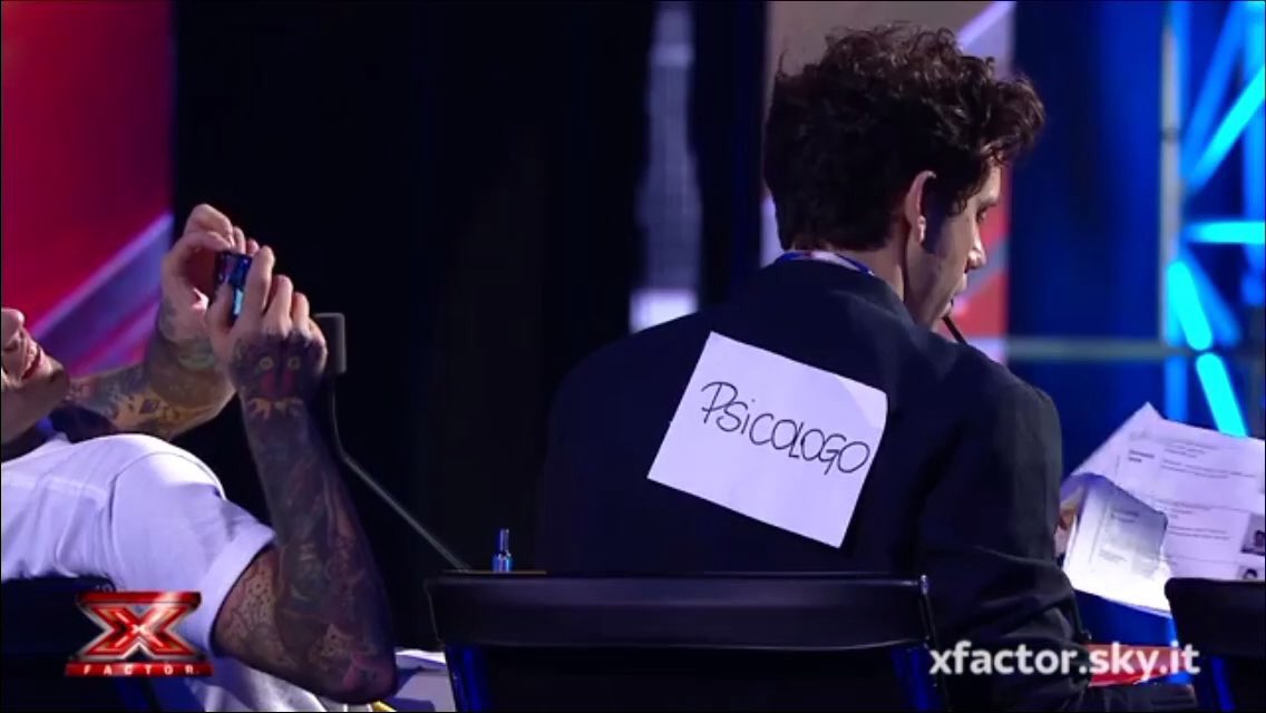 smjlent_98's tweet photo. Quanto disagio.. adoro 😄
#ErmalMetaMoro
#NonMiAveteFattoNiente
#Sanremo2018 https://t.co/tForMqBwbe