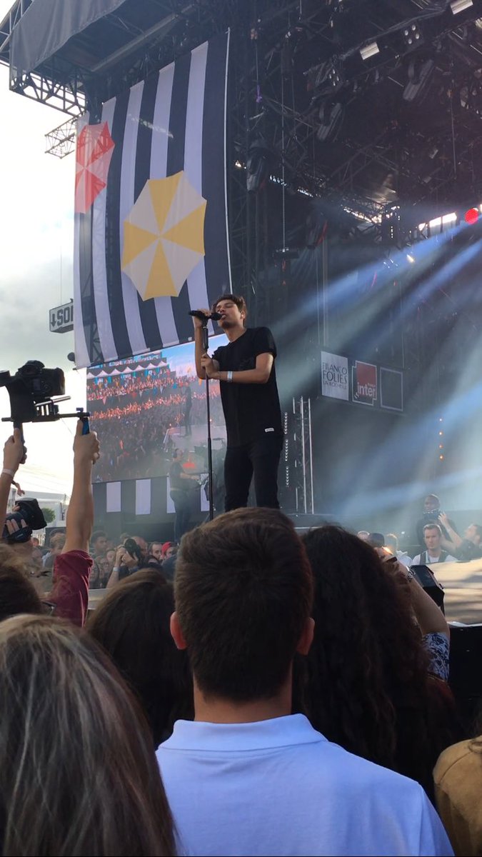jcmpsh's tweet photo. c’était y’a 5 mois mais j’oublierais jamais cette soirée parce que c’était un des meilleurs concerts de toute ma vie merci pour tout #Francos2017 @Georgioxv3 https://t.co/Bh0rPRQFPo