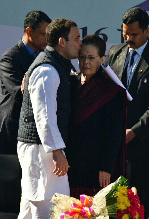 RRaghutakur's tweet photo. #CongressPresidentRahulGandhi
#ThankYouSoniaGandhi 
#SoniaGandhi 

#Love #Respect https://t.co/weS1upHPSj