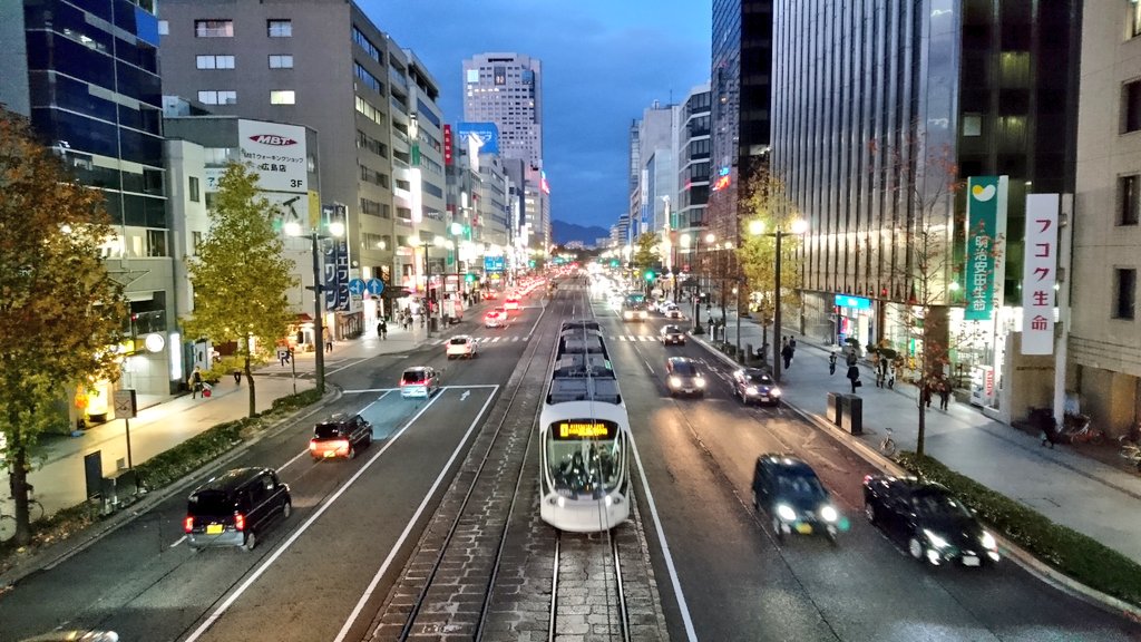 ひろいわ 広岩 در توییتر こちらはr54 鯉城通り 広島市中心部の縦軸を担う目抜通りです 路面電車の街 広島 というイメージを 平成の現代に違和感なく写し出しており 美しい広島の街並みを生み出しています ひろいわ 広岩 در توییتر こちらはr54 鯉城通り 広島市中心部の縦軸を担う目抜通りです 路面電車の街 広島 というイメージを 平成の現代に違和感なく写し出しており 美しい広島の街並みを生み出しています