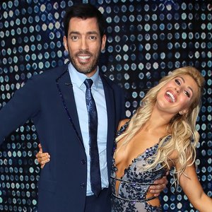 feli_erik's tweet photo. ‘Dancing With The Stars’ Pro Emma Slater Shares Photos From Drew Scott’s First Wedding Dance Rehearsal https://t.co/lyeNZpoZcW https://t.co/4CBJPS5ymO