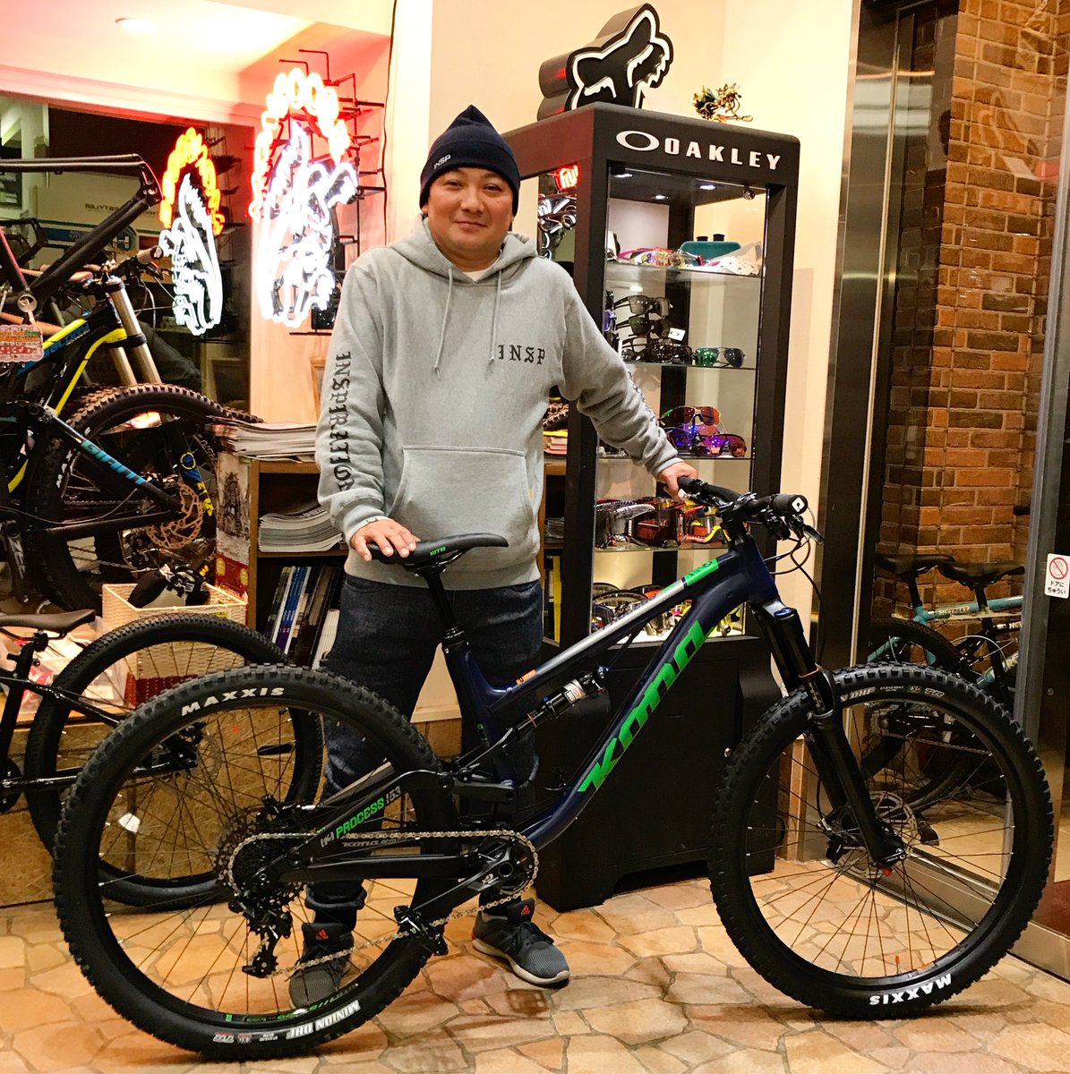 astbikes's tweet image. 新たな仲間が増えました👏2017 #KONA #PROCESS153 を選んで頂きました！ラスト一台に巡り逢えて良かったですね🙂慣らし運転が終わったらお山へ行きましょう🚵‍♀️
#マウンテンバイク #トレイル #自分への #クリスマスプレゼント  #埼玉県 #和光市 #新座市 #練馬区 #板橋区 #光が丘公園 #ASTbikes