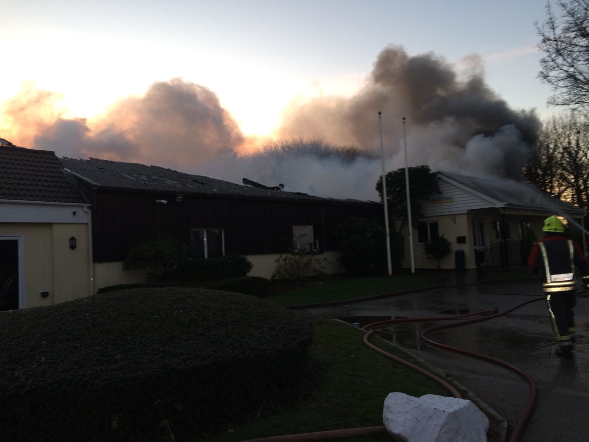 CornwallCFO's tweet photo. A cold early start for @CornwallFRS crews attending an incident near Summercourt. Thank you to Critical Control &amp; crews &amp; officers @TolvaddonCFRS St Dennis @StColumbCFRS @NewquayCFRS @TruroCFRS @PerranporthCFRS @TolvaddonCFRS @StAustellCFRS Fire Investigation is ongoing. https://t.co/w0x6DldlEP