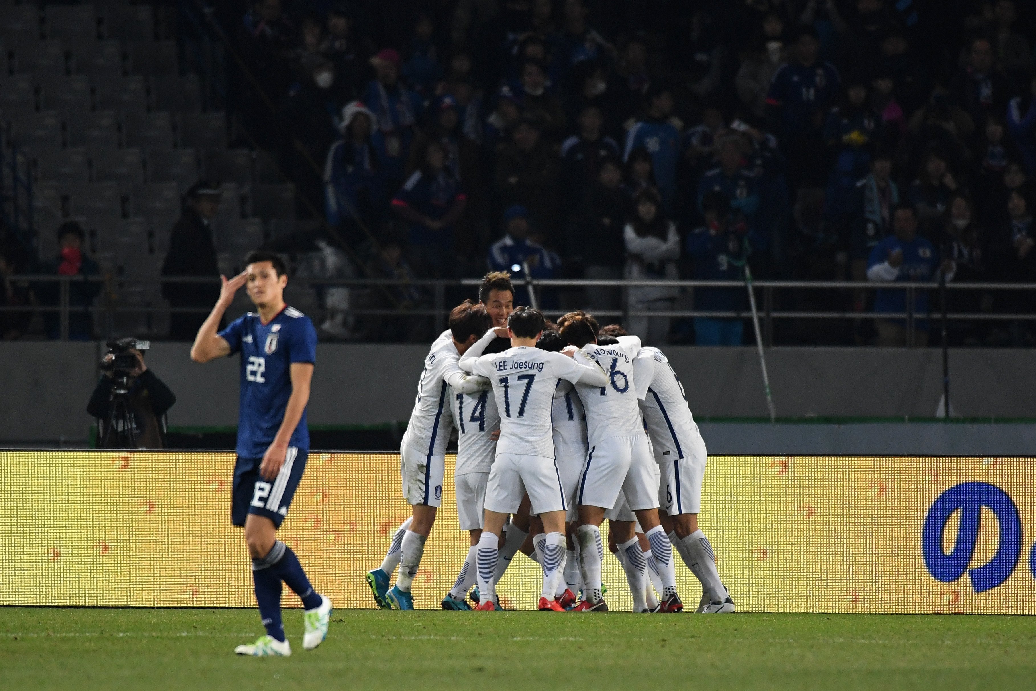 تويتر サッカーキング على تويتر Eaff E 1 サッカー選手権17 決勝大会 日本代表 1 4 韓国代表 試合終了 3分 小林悠 13分 キム シヌク 23分 チョン ウヨン 35分 キム シヌク 69分 ヨム ギフン 大会は韓国が優勝 日本は2位で終わりました
