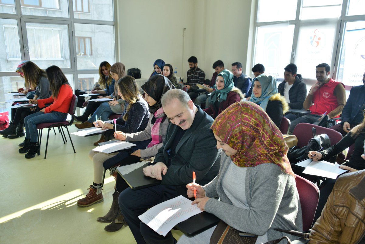 Başkanımız Doç. Dr. Fevzi Özgökçe, Tuşba Belediyesi Kültür ve Sosyal İşler Müdürlüğünce Faaliyet gösteren 'Diksiyon' kursumuzu Ziyaret ederek, Kursiyerlerle beraber derse iştirak etti. <a href="/tcbestepe/">T.C. Cumhurbaşkanlığı</a> <a href="/TC_Basbakan/">TC Başbakanlık</a> <a href="/erolkaya_ist/">Erol Kaya 🇹🇷</a>  <a href="/Atalay_Besir/">Prof Dr Beşir Atalay</a> <a href="/BurhanKayaturk1/">Burhan Kayatürk</a> <a href="/Muzaffer_049/">Prof. Dr. Muzaffer Çakar</a> <a href="/_naifsabu/">Naif Şabu</a>
