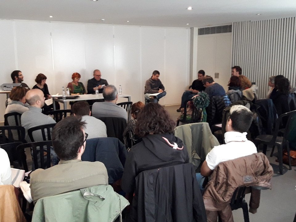 CASC_CAT's tweet photo. Ara totes som taula. Comença el debat. Primera idea: es tracta de cedir el protagonisme. Es tracta de cedir el poder. #ASCJove https://t.co/cayIe75qTK