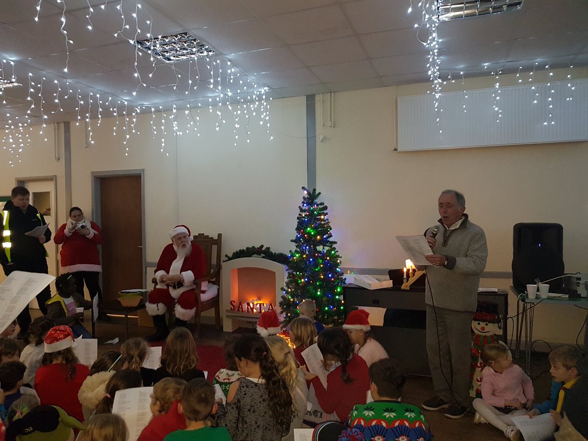 LMBBYLIGHTS's tweet photo. Thanks to all who took part in the Llanharan &amp; Brynna Lantern Parade last night. The turnout was outstanding. All volunteers thank you for your support again #christmas #community https://t.co/DXyqKmpR01