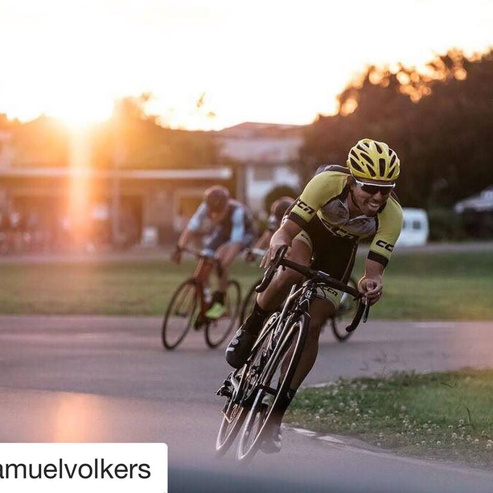 CcnSportwear's tweet photo. #Repost @samuelvolkers (@get_repost)
・・・
last lap flyer.. nothing better than summer twilight racing. @cyclebro on deck capturing the 💥💥💯

Visit us at https://t.co/4cnBZCQSlL https://t.co/QnMSKdLKkm