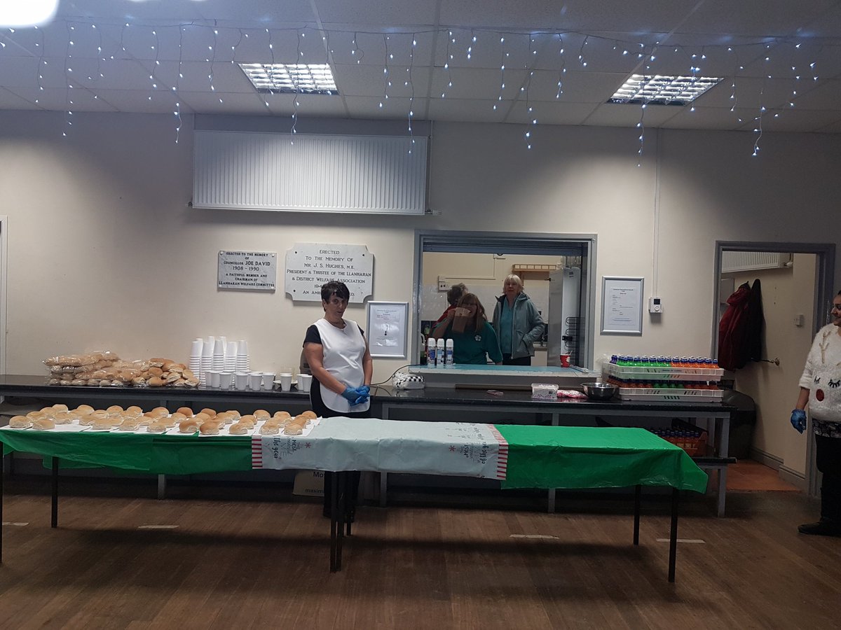 LMBBYLIGHTS's tweet photo. Thanks to all who took part in the Llanharan &amp; Brynna Lantern Parade last night. The turnout was outstanding. All volunteers thank you for your support again #christmas #community https://t.co/DXyqKmpR01