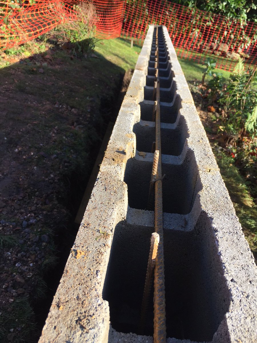 crgroundwork's tweet photo. In Romsey the Stepoc retaining system has been constructed and we’re ready for concrete. #colinrogersgroundwork #stepoc #avizestructuralengineering #tealsgardeningservices https://t.co/lZFZBCv1Hp