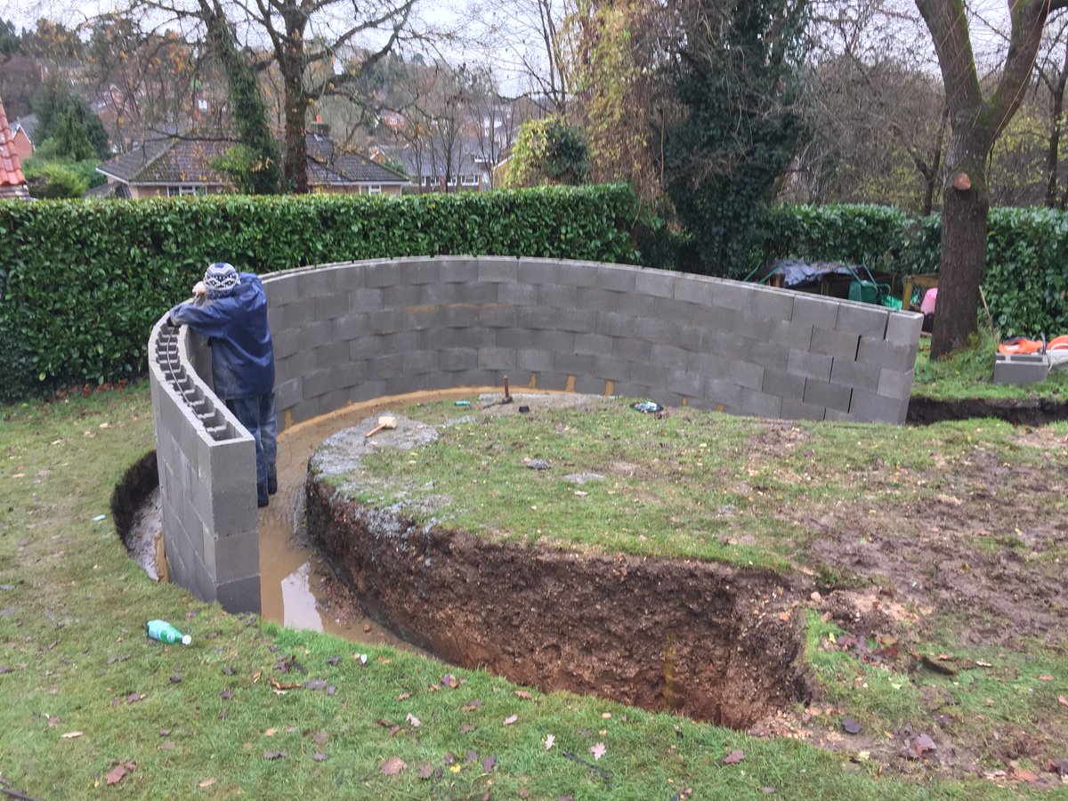 crgroundwork's tweet photo. In Romsey the Stepoc retaining system has been constructed and we’re ready for concrete. #colinrogersgroundwork #stepoc #avizestructuralengineering #tealsgardeningservices https://t.co/lZFZBCv1Hp
