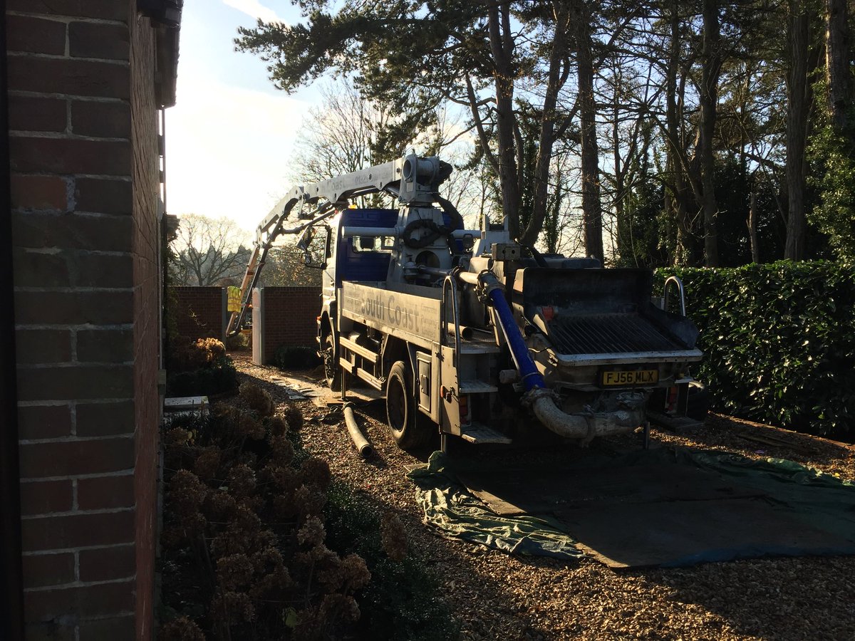 crgroundwork's tweet photo. In Romsey we’ve filled the Stepoc blocks with C30 grade concrete to complete the structure. #colinrogersgroundwork #avizestructuralengineering #tealsgardeningservices #stepoc #southcoastpumps #abjminimix https://t.co/qqBzqH3oc3