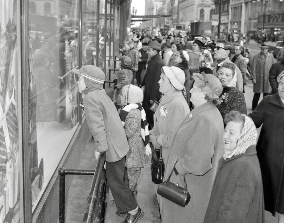 OperationSanta's tweet image. People lined up in front of the Christmas windows at Macy’s in the 1950’s - nostalgia!