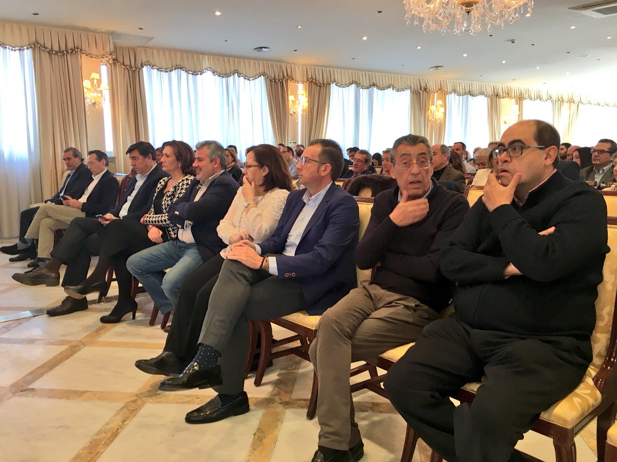 PPdeSalamanca's tweet photo. 🔵 Hoy hemos constituido la Junta Directiva @PPsalamanca con la presencia del Presidente autonómico @alferma1 👋🏼 Bienvenidos a todos los nuevos integrantes del máximo órgano de dirección del Partido 👩🏻👨🏻👱🏻‍♀️🧑🏻 https://t.co/aqkup43q8M