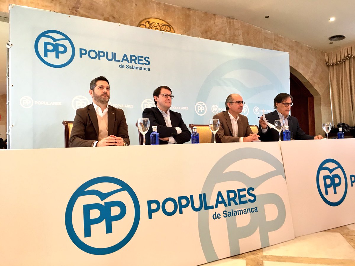 PPdeSalamanca's tweet photo. 🔵 Hoy hemos constituido la Junta Directiva @PPsalamanca con la presencia del Presidente autonómico @alferma1 👋🏼 Bienvenidos a todos los nuevos integrantes del máximo órgano de dirección del Partido 👩🏻👨🏻👱🏻‍♀️🧑🏻 https://t.co/aqkup43q8M