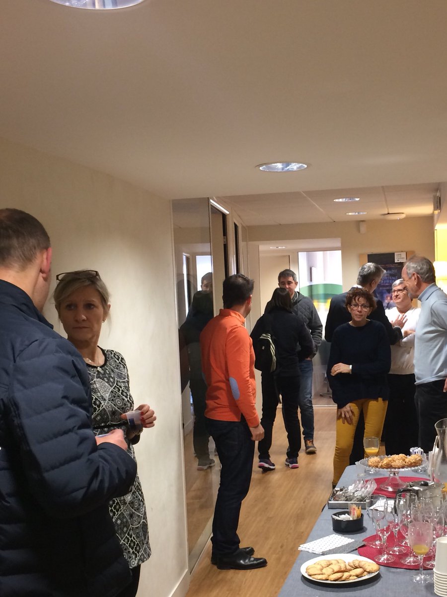 offroymaxime's tweet image. Un moment convivial autour d’un petit déjeuner avec nos clients Priority ce matin. Une équipe engagée au service de ses clients  @mabanque_bnpp #preferenceclient #meaux ☕️🥐