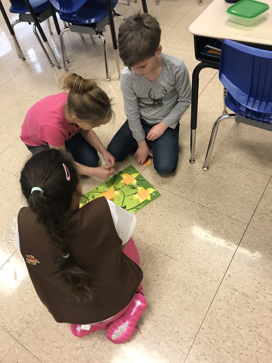 amico_jamie's tweet photo. Working on our model pollinators. #weare44 #madison44 https://t.co/VnlYRuNzla