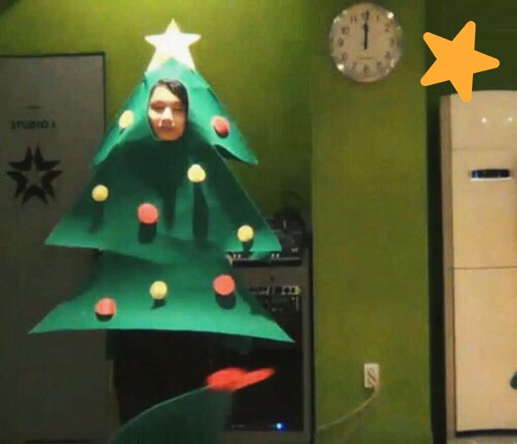 wjhvisuals's tweet image. merry christmas, y’all

             —jun &amp;amp; anna

#CaratSelcaDay #17CaratSelcaDay