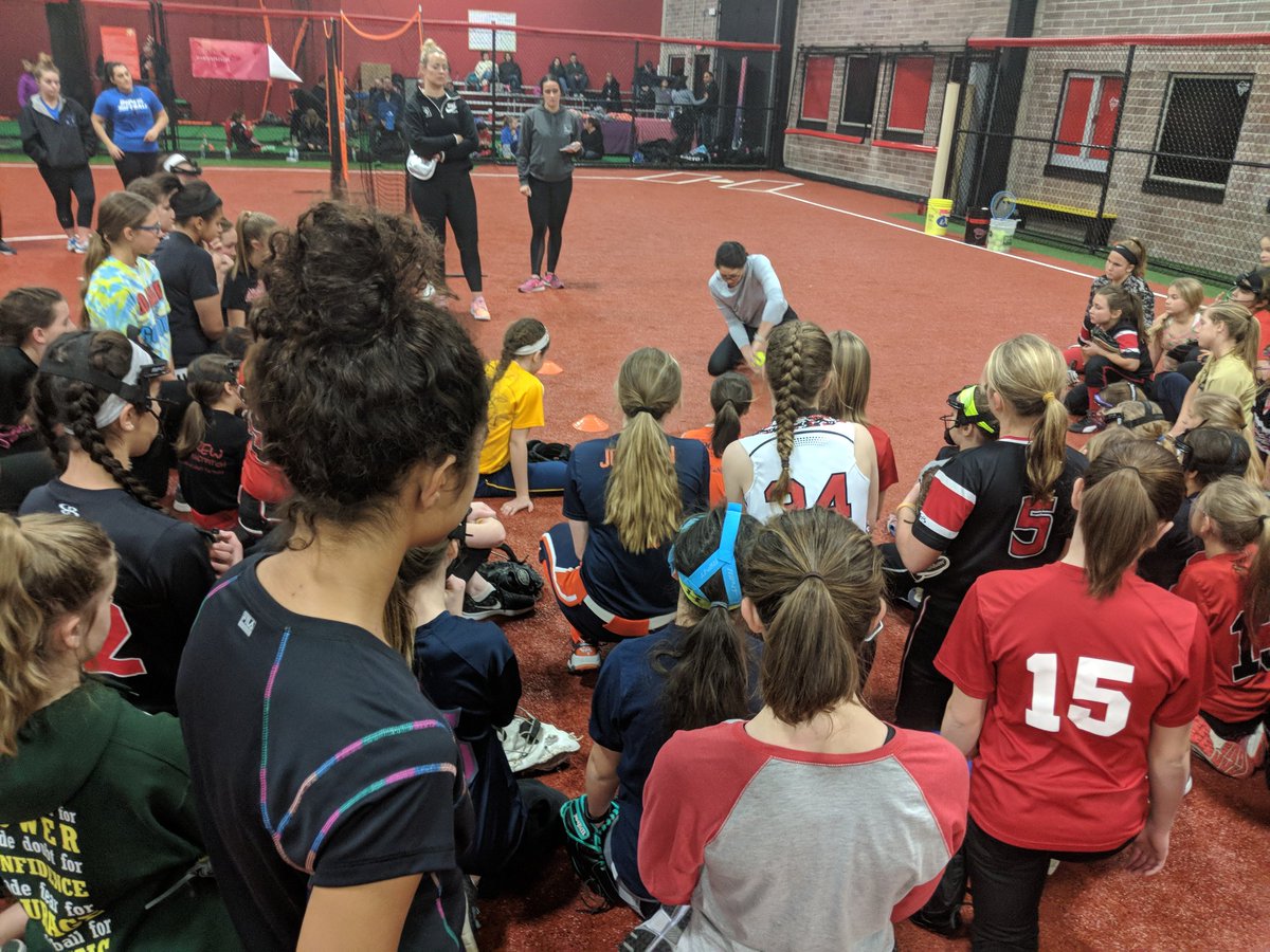 smashley_4's tweet photo. Thank you @NaperDiamondsFP for hosting @ThePackagedDeal for a record breaking night! Hopefully we will be back again soon!

#iamthepackage #nikesoftball https://t.co/yl44lt1s8E