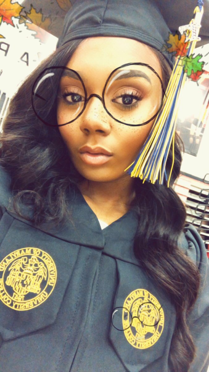 __Taylarrr's tweet photo. #Grad2k17 https://t.co/E4bUP7kDuP
