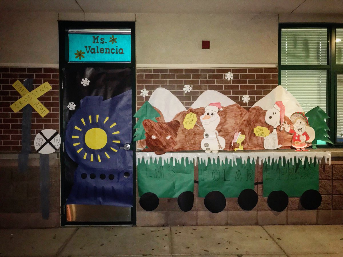 Valencia_lms's tweet photo. One of the winners of the classroom door decorating contest and very proud indeed. https://t.co/FfbYg5gpr8