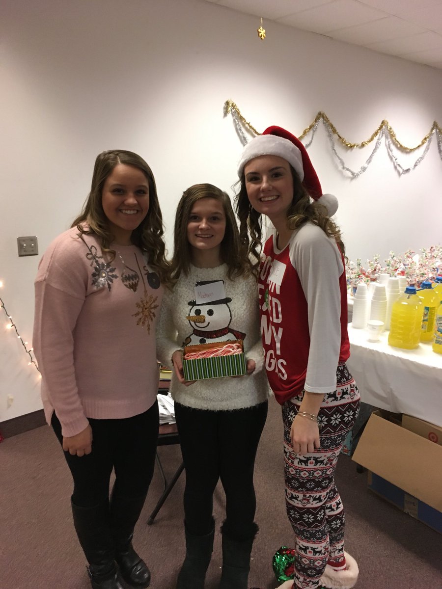 RonFrickey1's tweet photo. Garrett Claus was a Hugh success because of these Garrett HS servant leaders😀 https://t.co/UY5qXUubZ3