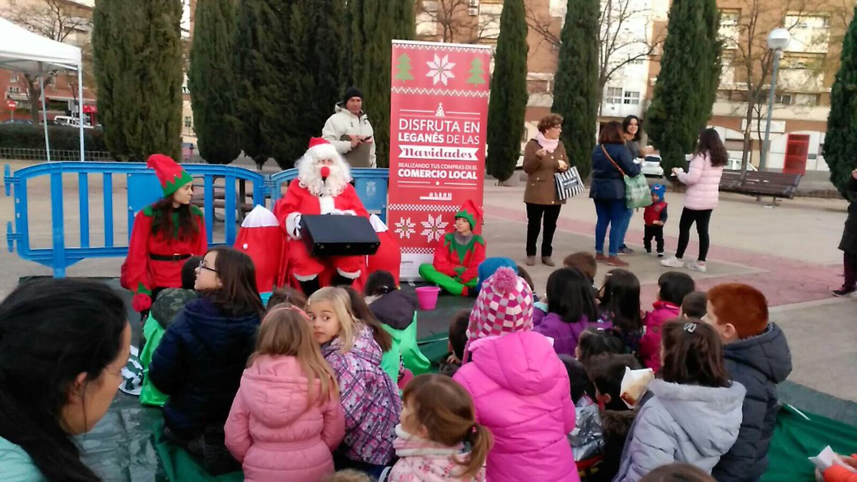 AytoLeganes's tweet photo. 🔔🔔En #navidad queremos potenciar las ventas del comercio local de #Leganes. Actividades en los barrios y plazas. 🛍🛒🎁. Esta tarde actividades infantiles Pza. de la Música de Leganés Norte. Compra en tus establecimientos más cercanos 📱🏀🍏🌺 https://t.co/MKEJolqREq