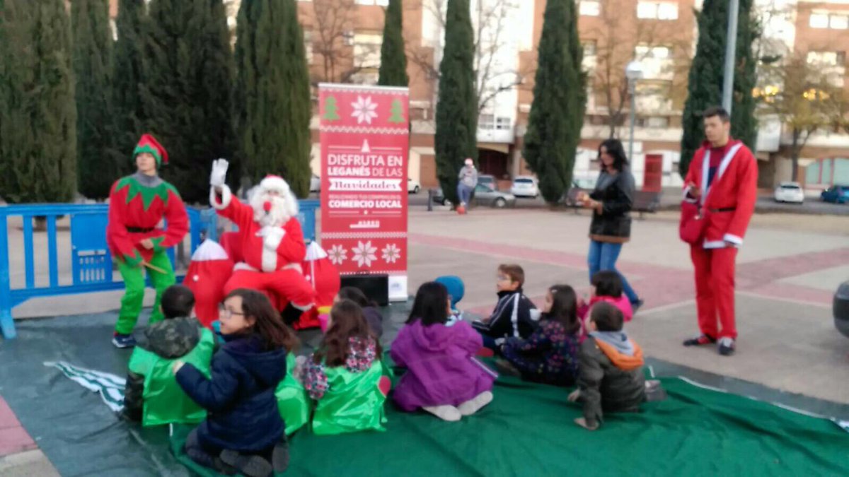 🔔🔔En #navidad queremos potenciar las ventas del comercio local de #Leganes. Actividades en los barrios y plazas. 🛍🛒🎁. Esta tarde actividades infantiles Pza. de la Música de Leganés Norte. Compra en tus establecimientos más cercanos 📱🏀🍏🌺