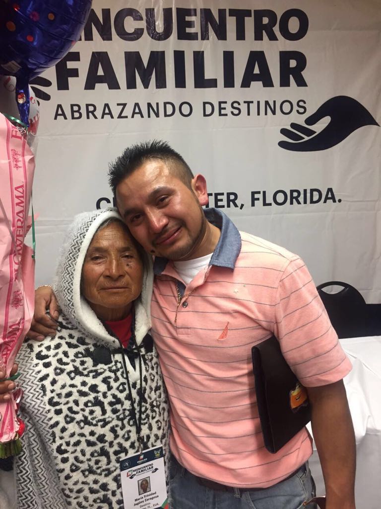 DanielRolandoJ's tweet photo. Con gran alegría nuestros migrantes hidalguenses recibieron a sus papás y mamás en Clearwater, Florida, después de muchos años de no verse se reencuentran para disfrutar a su familia gracias al programa #AbrazandoDestinos. https://t.co/3fbko5kVUV