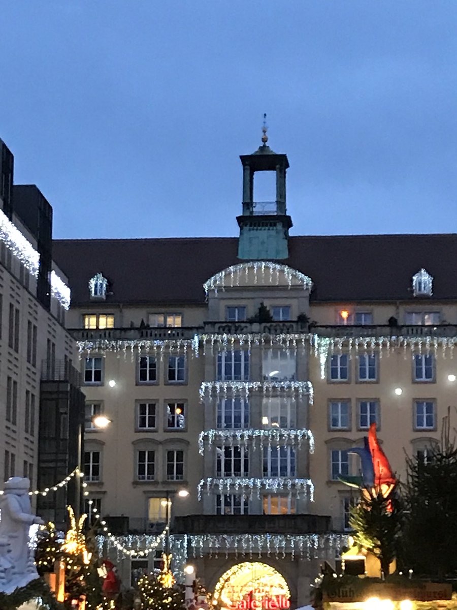 albertblog's tweet photo. #Dresden #Weihnachtsmarkt 🇩🇪🎄🎅🏻☃️ #itsdabomb 😆 https://t.co/IoHP8ZGI7c