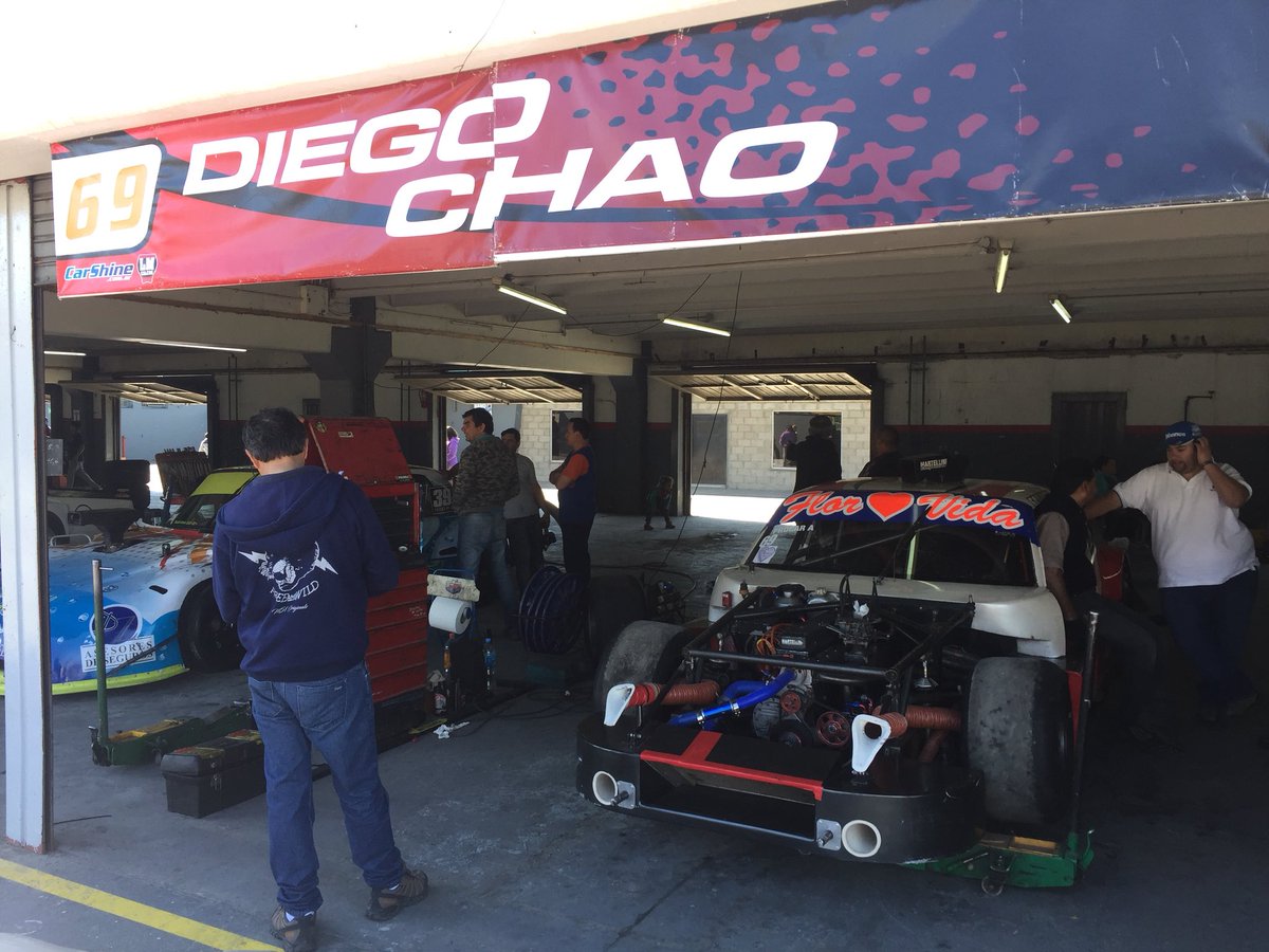 diegochao69's tweet photo. El campeón Diego Chao presente en la última fecha del Procar 4000 en el @AutodromoBA. https://t.co/1MtSGnVfHS