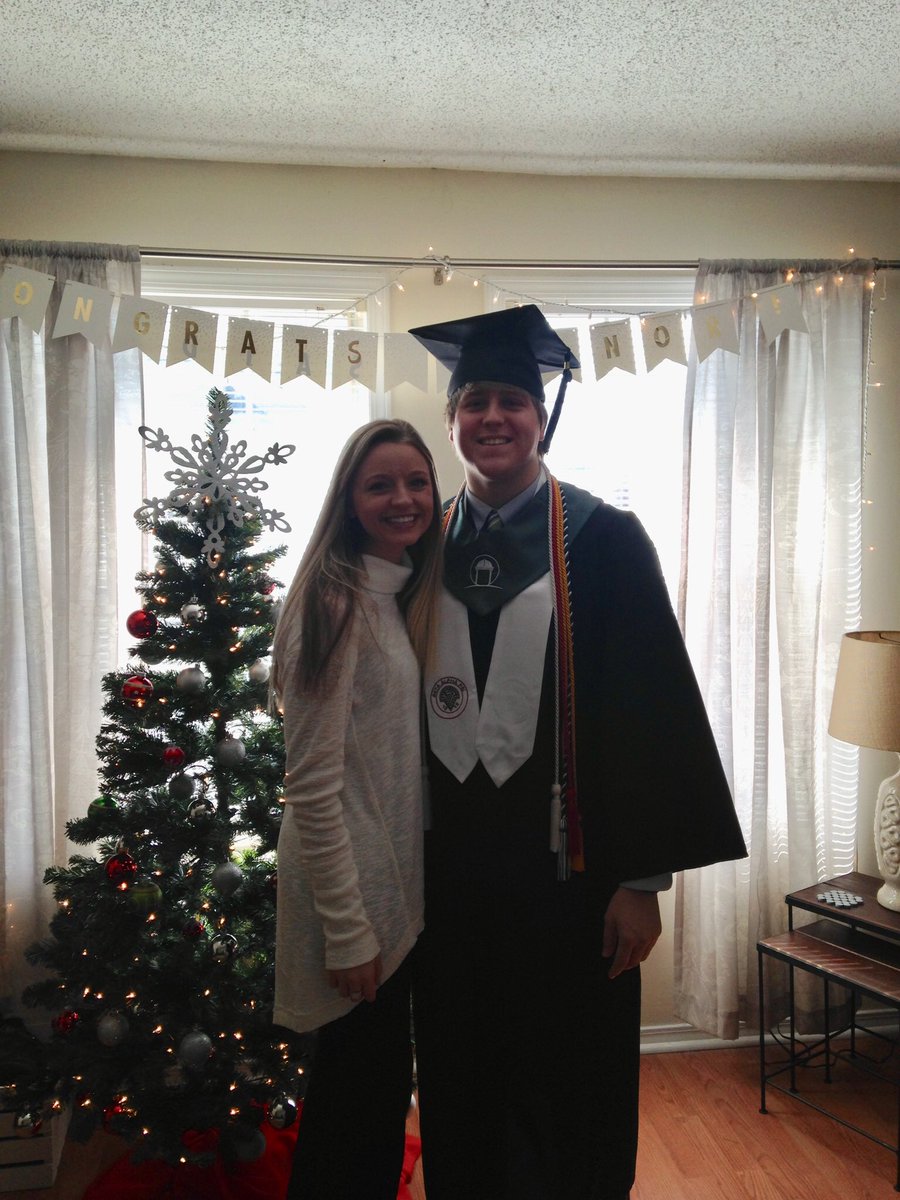 mike_hearon's tweet photo. Congrats Connor Hearon! Proud of you! #gcsu2017 #gcsu17 https://t.co/CvF6bqt2Ss