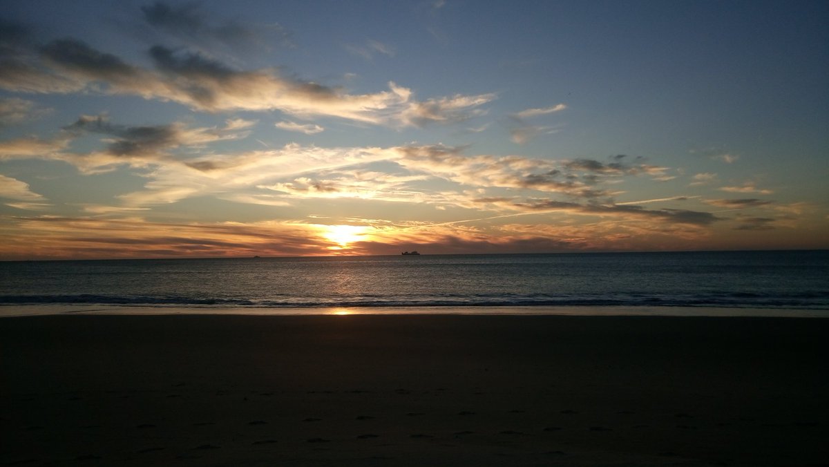 Paula_sp98's tweet photo. 🌅🌙 https://t.co/ZYQW3OA2um